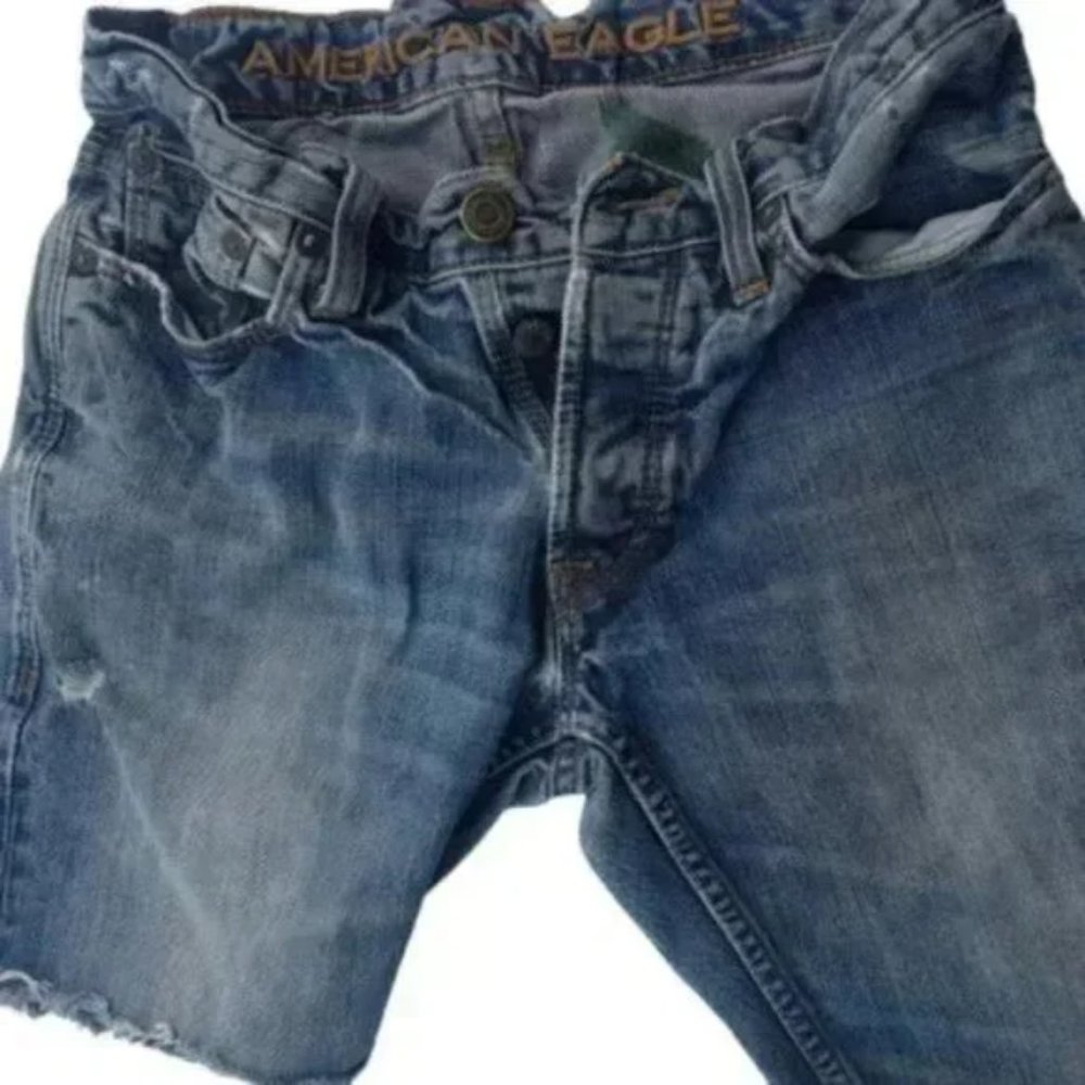 AMERICAN EAGLE Low-rise Button-fly Distressed Cut-off Jean Shorts ♥️